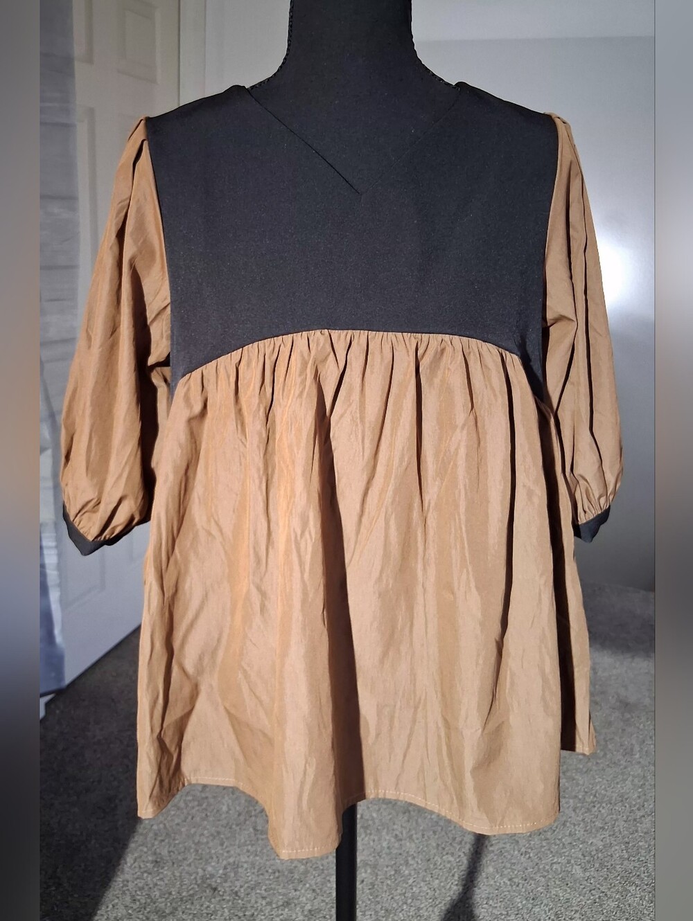 NWOT- Brown and Black Two-Tone Women's Peasant Top